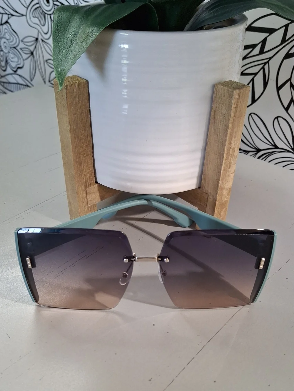 Gradiant Sunglasses & Case